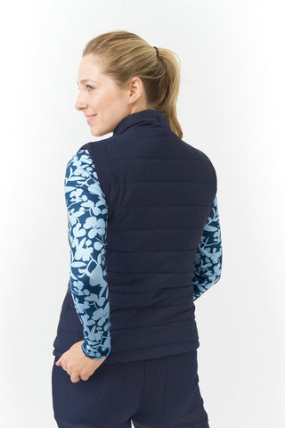 Pure Golf Eve reversible ladies gilet for golf is insulated, winter-weight, patterned and reversible. It has been Insulated for warmth without being bulky. One side features intricate Midnight Rose floral prints in navy and powder blue, while the other offers a classic plain navy option for versatility of wear. It has pockets on both sides and two-way zippers. The flattering quilting style and fit enhances your silhouette. 