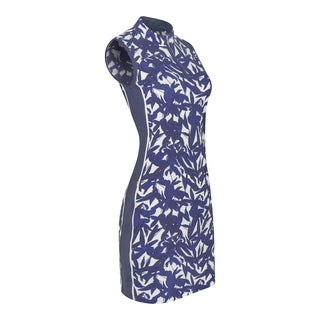 The Pure Golf product side view shot of the Heather Sleeveless dress features a botanical print in navy and white and a flattering navy side panel. Made in 4-way stretch material for maximum flexibility and unrestricted movement with detachable shorts for versatility and coverage. The mock neck collar offers a sleek, modern look and is a flattering fit on all body types. Designed to be anti-crease, anti-static, and quick-drying, it also provides UPF 50+ protection. Made from 95% Polyester and 5% Spandex. 