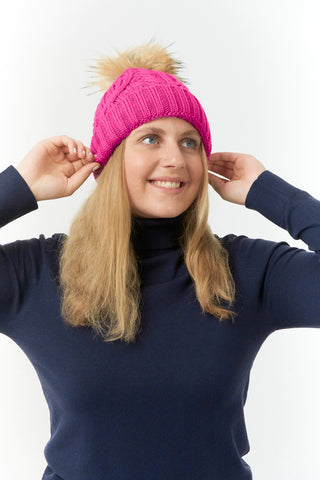 Pink ladies golf hat In an attractive cable knit design. This hat has three layers - an inner waterproof layer plus a soft fleece lining which makes it warm and comfortable. Detachable faux fur bobble in natural colours.